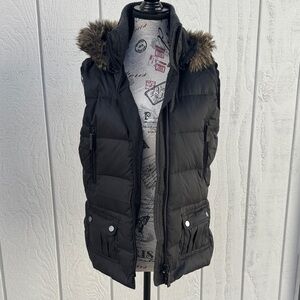 Women's Black Puffer Vest with Faux Fur Trim